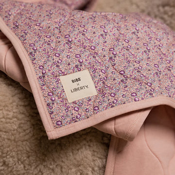 BIBS x LIBERTY Quilted Blanket Chamomile Lawn - Violet Sky
