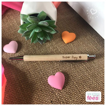 Stylo à bille en bois gravé 