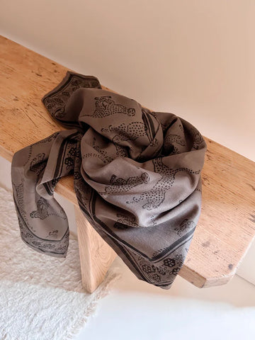 Foulard Léo charbon