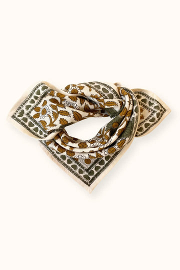 Foulard coeur macadamia Apaches en grand et petit format